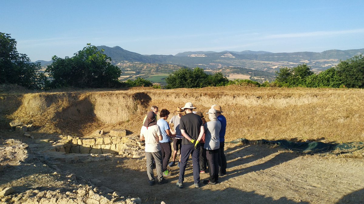 Comencem la jornada amb un briefing sobre el jaciment als estudiants!