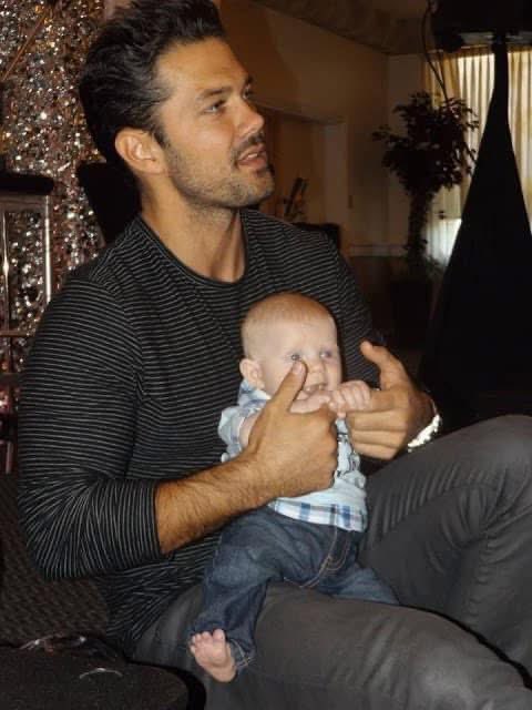 NaxieLoveStory's tweet image. Awe Uncle Ryan And baby Harper Rose #GH #UncleRyan