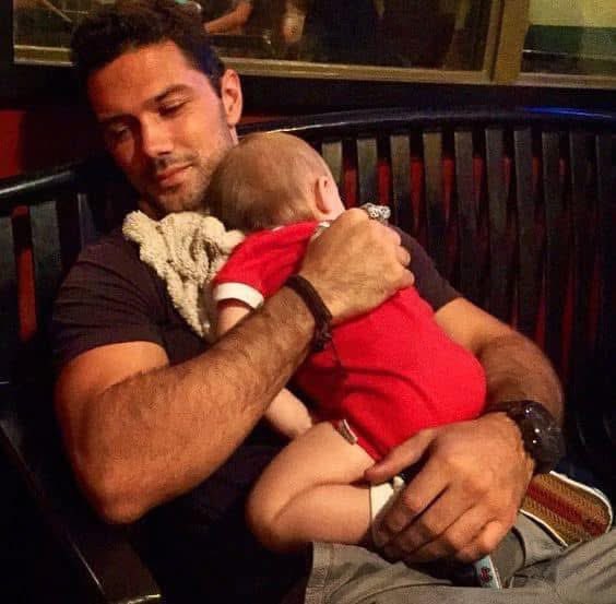 NaxieLoveStory's tweet image. Awe Uncle Ryan And baby Harper Rose #GH #UncleRyan