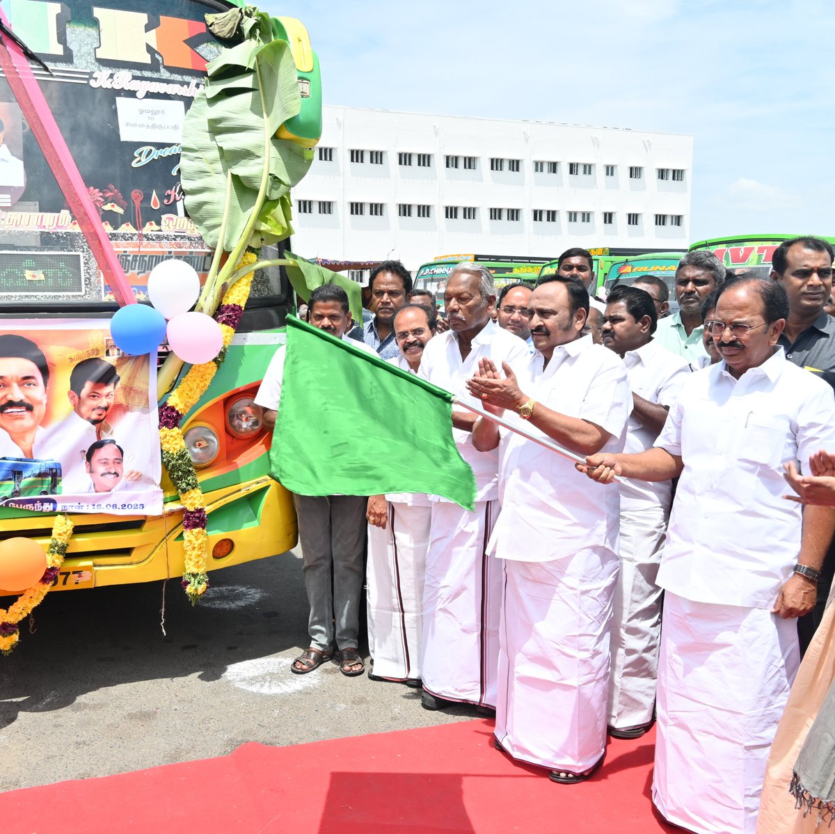 TheSalemNew's tweet image. 111 Mini Buses in Salem District 🚌

Salem West - 22
Salem South - 7
Salem East - 18
Attur - 32
Sankagiri - 16
Mettur - 16

#Salem #MiniBus