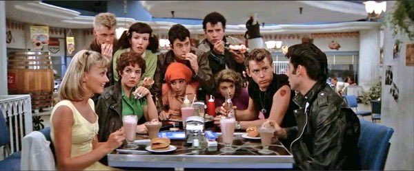 EduSalaOne's tweet image. Un 16 de Junio de 1978 se estrenaba en USA el musical GREASE. Delirio pop en unos idealizados años 50, macarras de buen corazón, chicas Pink, bailes de instituto y batidos de fresa, con una BSO que pasó a la historia. Danny y Sandy, Travolta y Newton-John.
Summer Nights...