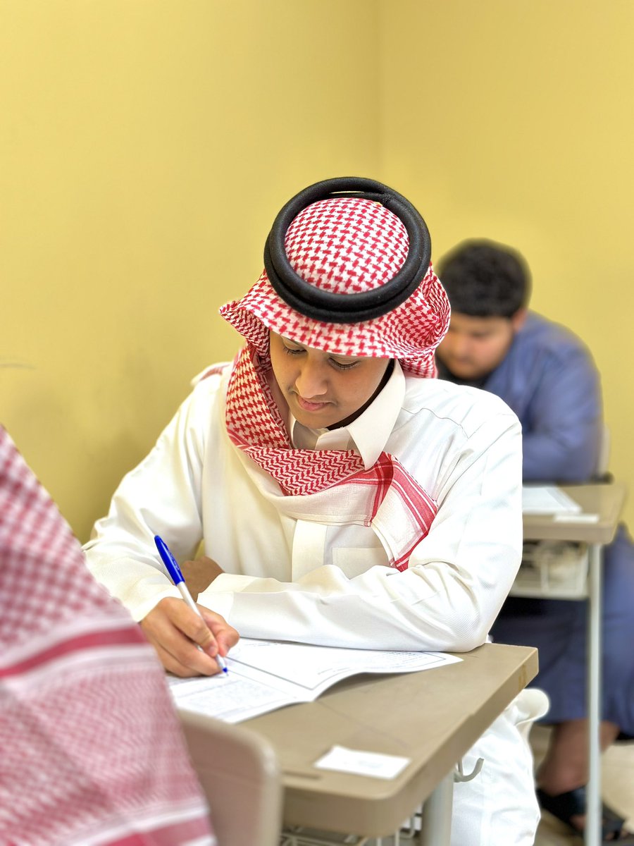 صور 📷 | 

الثلاثاء - ١٤٤٦/١٢/٢١هـ 
طلاب مدارس منار التفوق الأهلية 
يؤدون ثاني أيام الاختبارات النهائية 
وسط أجواء إيجابية ومحفزة،
صادق الامنيات لهم بالتوفيق.