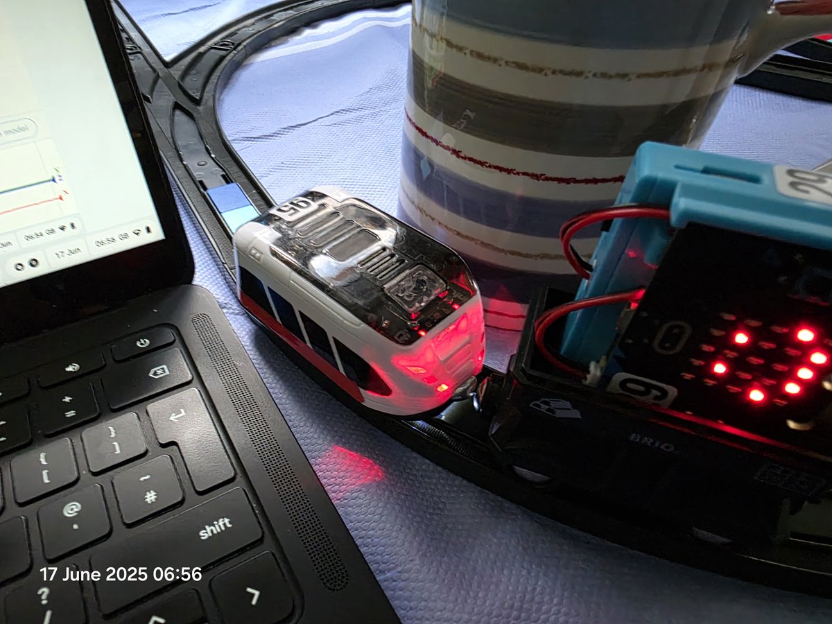 TsuiAllen's tweet image. Because it is #TrainTrackTuesday with @intelino I have @Forward__EDU put your #CHARGE @microbit_edu rechargeable battery pack aboard this Brio World 2024 Special Limited Edition cargon wagon to (ahem) track the movement of the @intelino engine. Happy #TrainTrackTuesday !