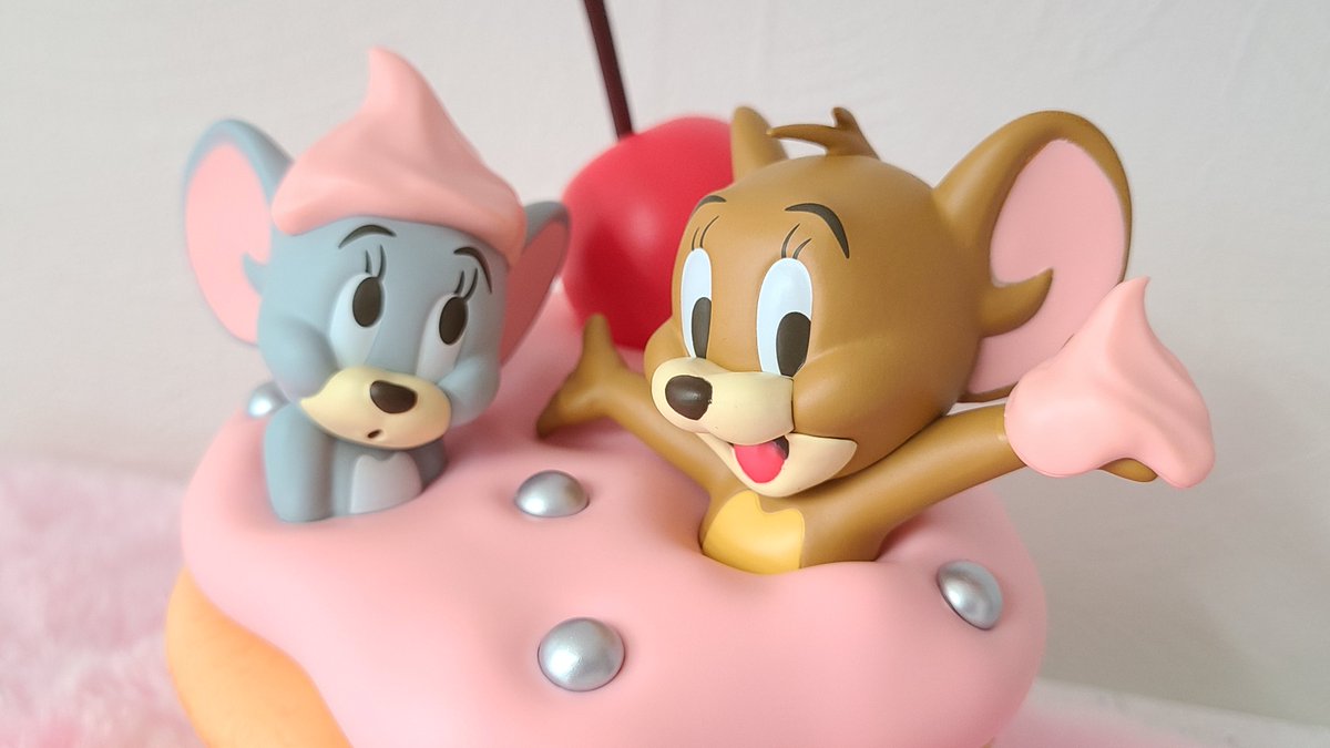 トムとジェリー フィギュア Enjoy Float Sweet Cupcake トムとジェリー ビッグソフビフィギュア-Sweet Cupcake-│株式