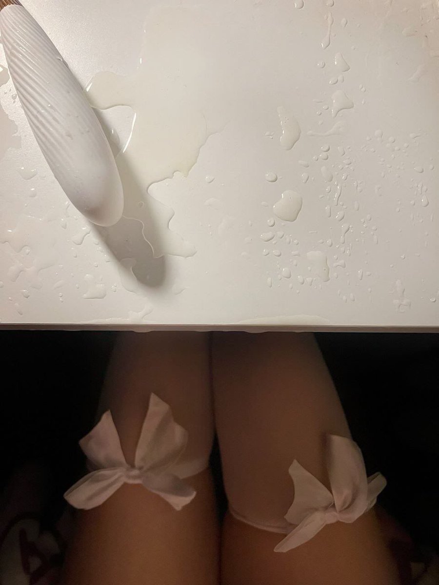 有没有那种约舔的 就舔我老婆的阴蒂 舔完操逼的那种…