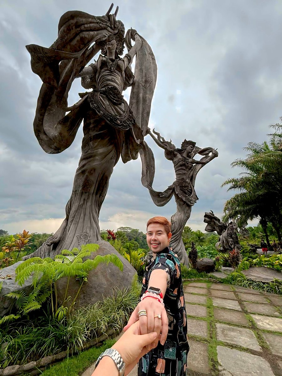 itsme_wynz's tweet photo. “A moment frozen in time, eatched in memory🌿✨”
📍Telaman Dedari
#tamandedari #gardenofangels #ubud #bali https://t.co/U6sLLnJ3mP
