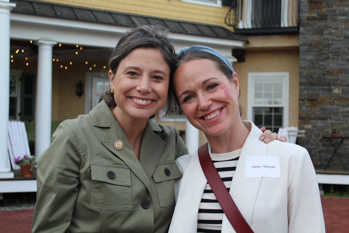 MaggieG603's tweet image. Monday night in Hollis: a backyard full of Granite Staters driven by our love for this country and united by our belief in the promise of America. 🇺🇸
I’m bringing community conversations like the ones I had tonight to the fight to protect healthcare, nutrition assistance, and…