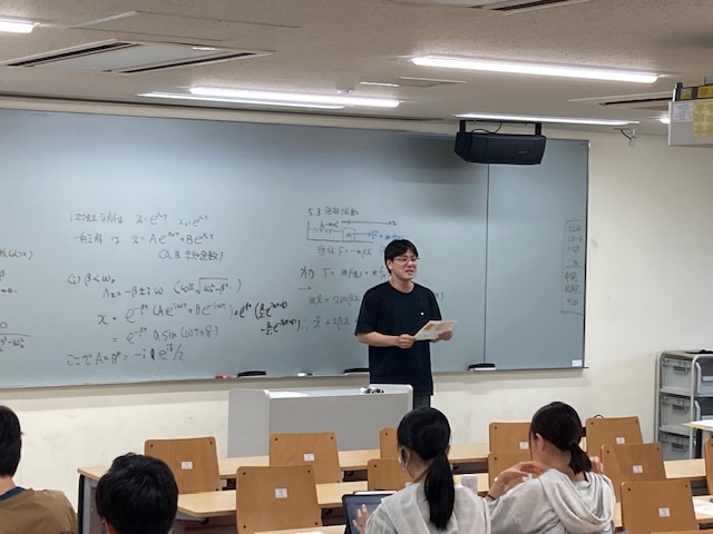 ー大学の日常ー

#進路 で不安を感じる皆さま、名大理学には #分属制度 があります！

大学1年生のあいだ、#学科 選びを迷うことができます。
ちゃんと迷うことが、いざというときの決断に大事。

ちなみに大学1年生の皆さま、明日は説明会ですよ～！

#名大 #理学
Photo by Hisano