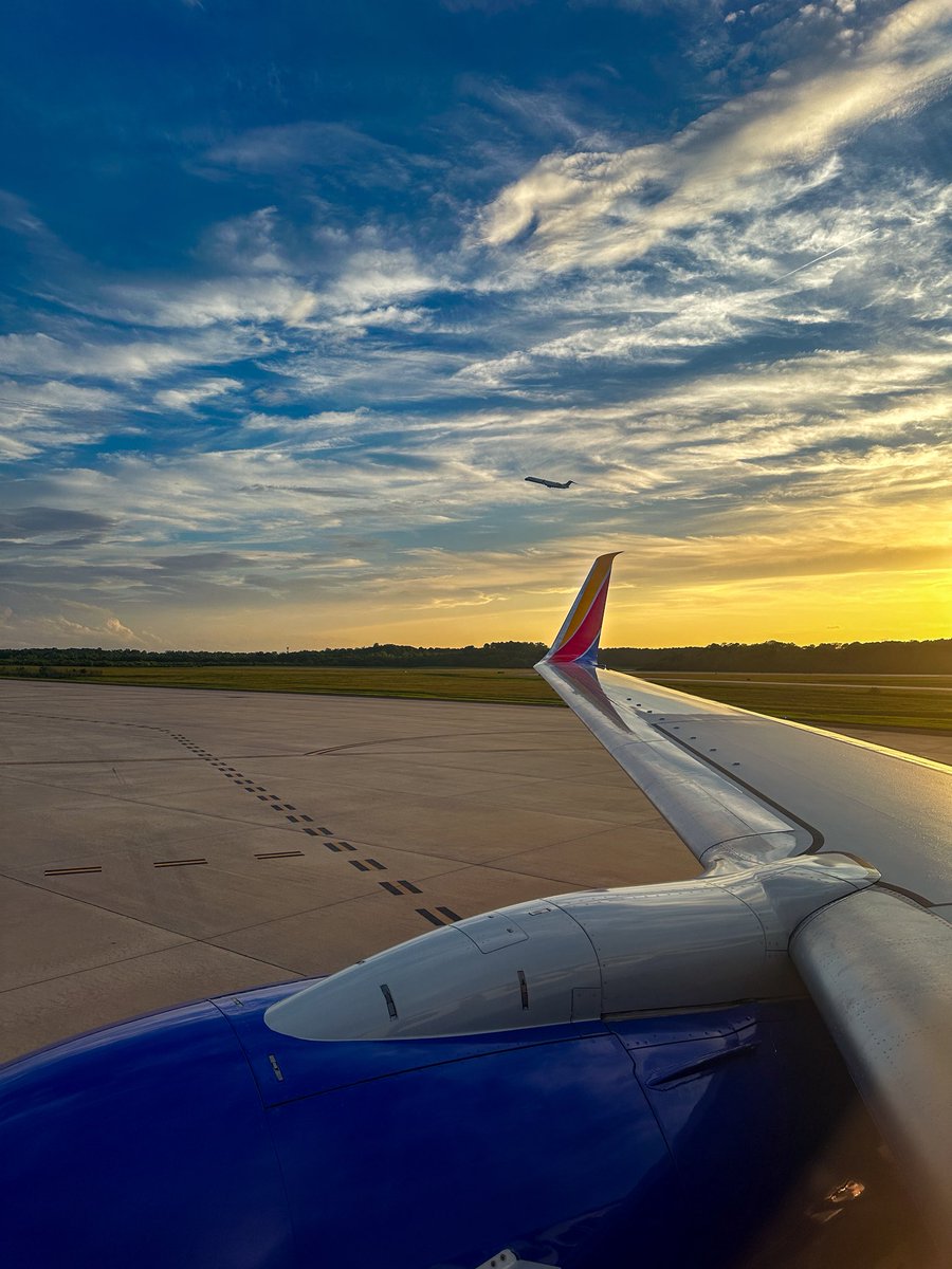 Jolie (@3j0j7) on Twitter photo A beautiful sunset courtesy of <a href="/iflyCHS/">Charleston International Airport</a> and <a href="/SouthwestAir/">Southwest Airlines</a>
#charleston #southcarolina #sunset A beautiful sunset courtesy of <a href="/iflyCHS/">Charleston International Airport</a> and <a href="/SouthwestAir/">Southwest Airlines</a>
#charleston #southcarolina #sunset