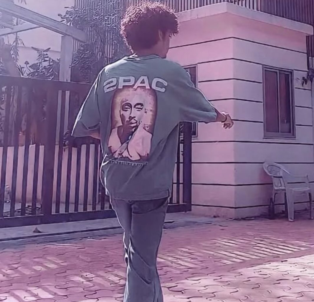 2PAC's tweet image. 1. @18onskyz18 Budapest, Hungary
2. @ripjack04 Pune, India
3. @r.4ch California, U.S.
4. @tinocopops Floria, U.S.