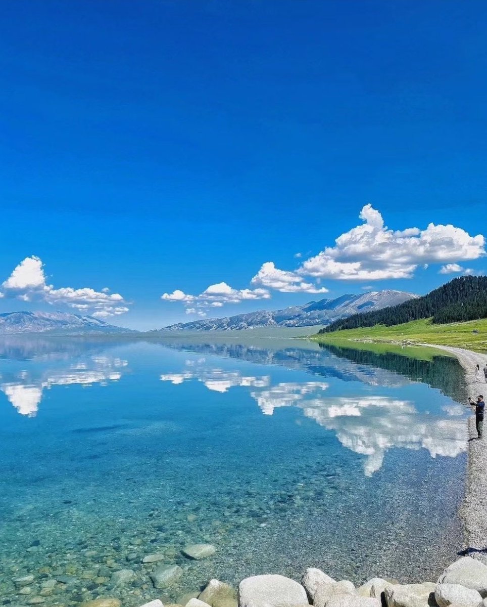 美丽的新疆赛里木湖