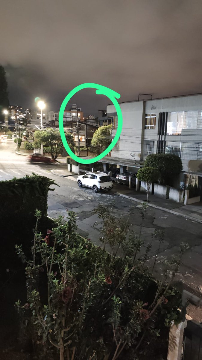 Barrio Granda Centeno (@barriogranda) on Twitter photo Aquí las fotos de la calle Mariano Andrade, todas las luminarias quemadas. Por favor su ayuda. <a href="/ElectricaQuito/">Empresa Eléctrica Quito</a> ( dejo los datos por interno ) Aquí las fotos de la calle Mariano Andrade, todas las luminarias quemadas. Por favor su ayuda. <a href="/ElectricaQuito/">Empresa Eléctrica Quito</a> ( dejo los datos por interno )