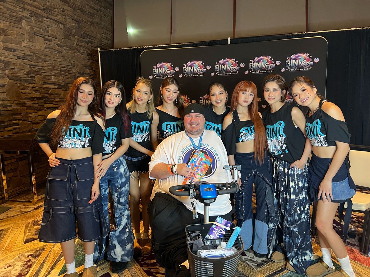 1ARMREACTS's tweet image. How does life get any better than this... Again, please forgive me for freezing up and my very red face lol. This night was a dream come true, my dream came true, like I said before, Jeff, before BINI would never have done anything like this. This will forever be one of my…