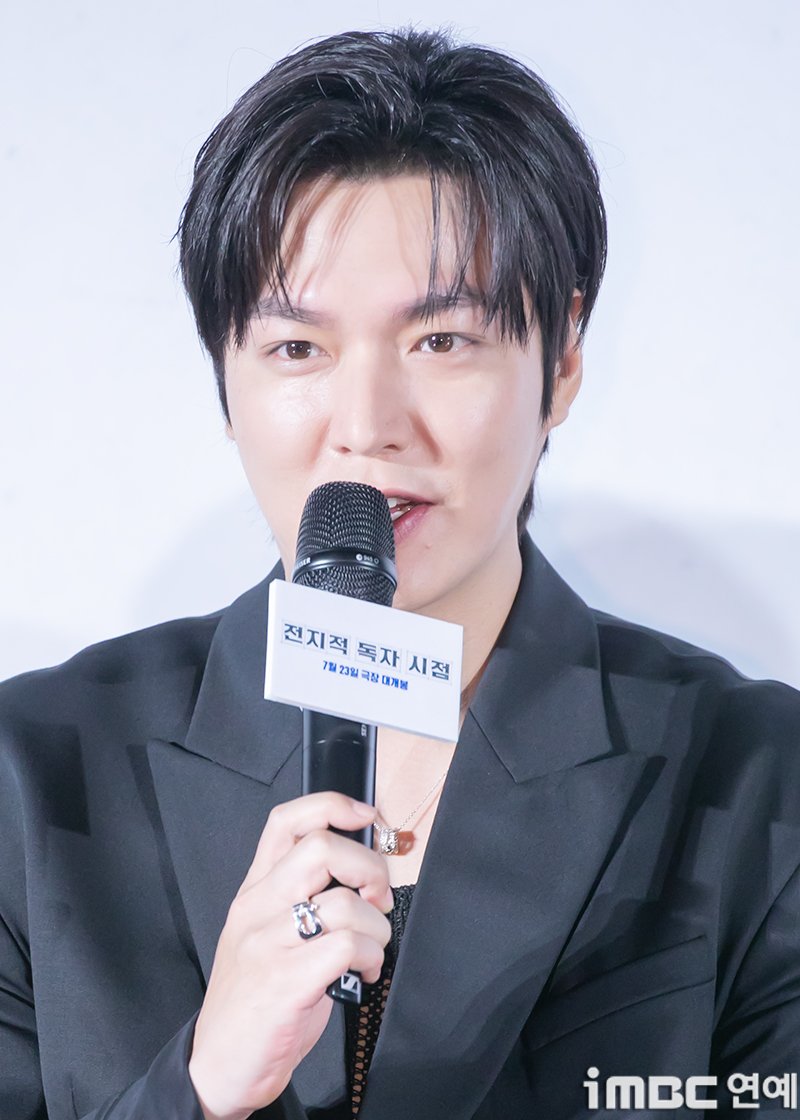 [포토] 이민호, 영화 기대 하세요 
#전지적독자시점 #OmniscientReader #이민호 #LeeMinho 
#영화개봉 #7월개봉 #제작보고회_250617 [iMBC연예]

배우 이민호가 17일 오전 서울 광진구 롯데시네마 건대입구에서 열린 영화 ‘전지적 독자 시점’ 제작보고회에 참석해 인사말을 하고 있다.

⬇️고화질 Click