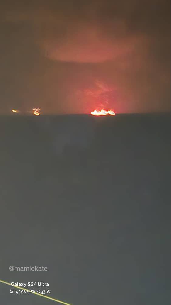 MarioNawfal's tweet image. 🚨🇮🇷 BREAKING: THREE SHIPS BURNING OFF IRAN’S COAST IN GULF OF OMAN

Unconfirmed photos are circulating allegedly showing three ships on fire off the Iranian coast in the Gulf of Oman, near the strategic Strait of Hormuz.

NASA’s Fire Information for Resource Management System…