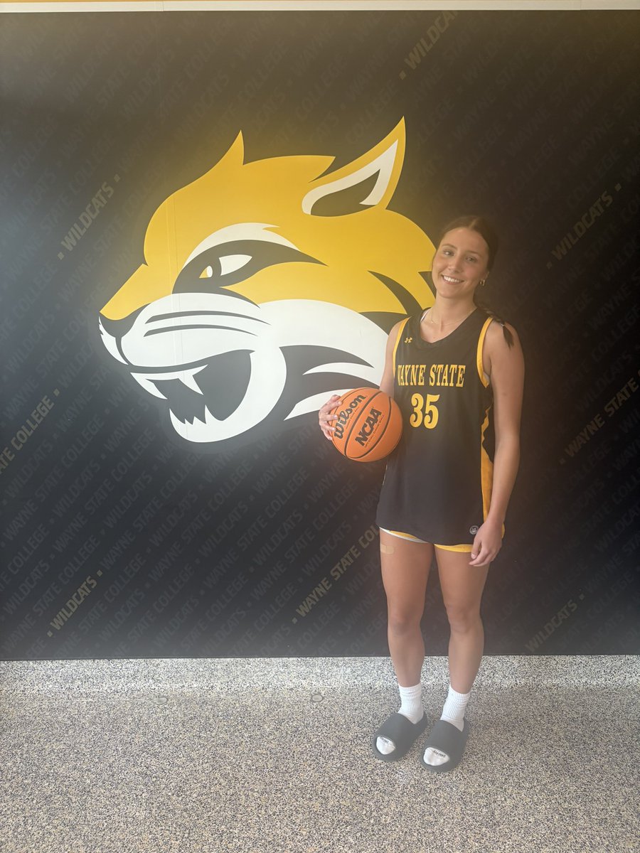 Thank you <a href="/_Coach__O/">Brian Ortmeier</a> for the invite to the Wayne State camp! I had a great time with <a href="/WayneStateWBB/">Wayne State WBB</a> 💛