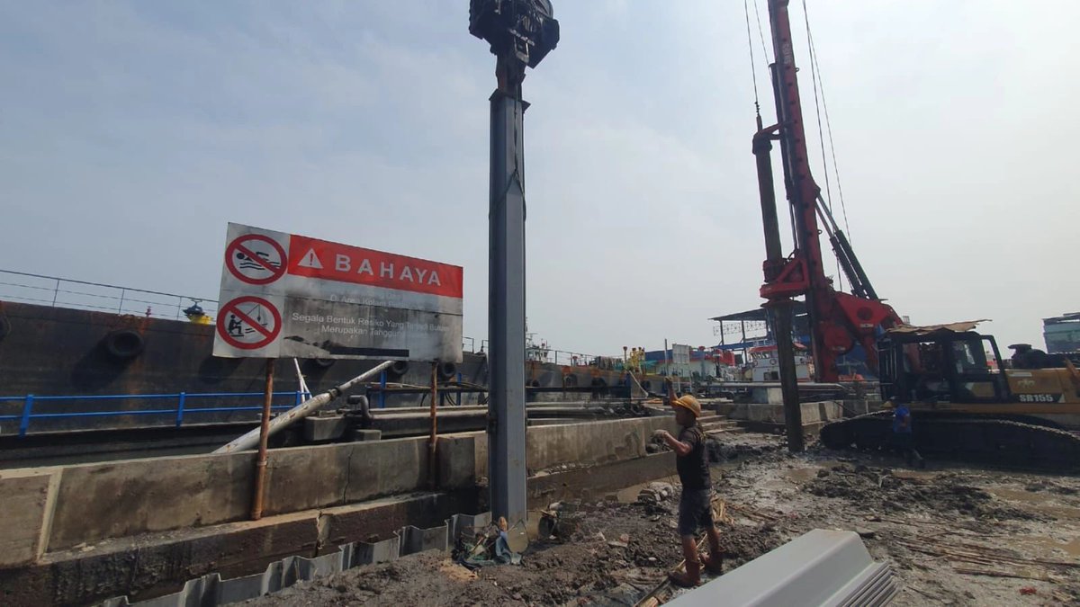 ESCPileSteel's tweet image. ESC Vinyl Sheet Piles installed with vibro hammer and mandrel support — driving deeper, standing stronger. 

✉️ info@escpvcsheetpiling.com🌐 escpvcsheetpiling.com

#ESCVinylSheetPiles #FoundationPiling #SheetPileInstallation #CoastalProtection #SoilRetention