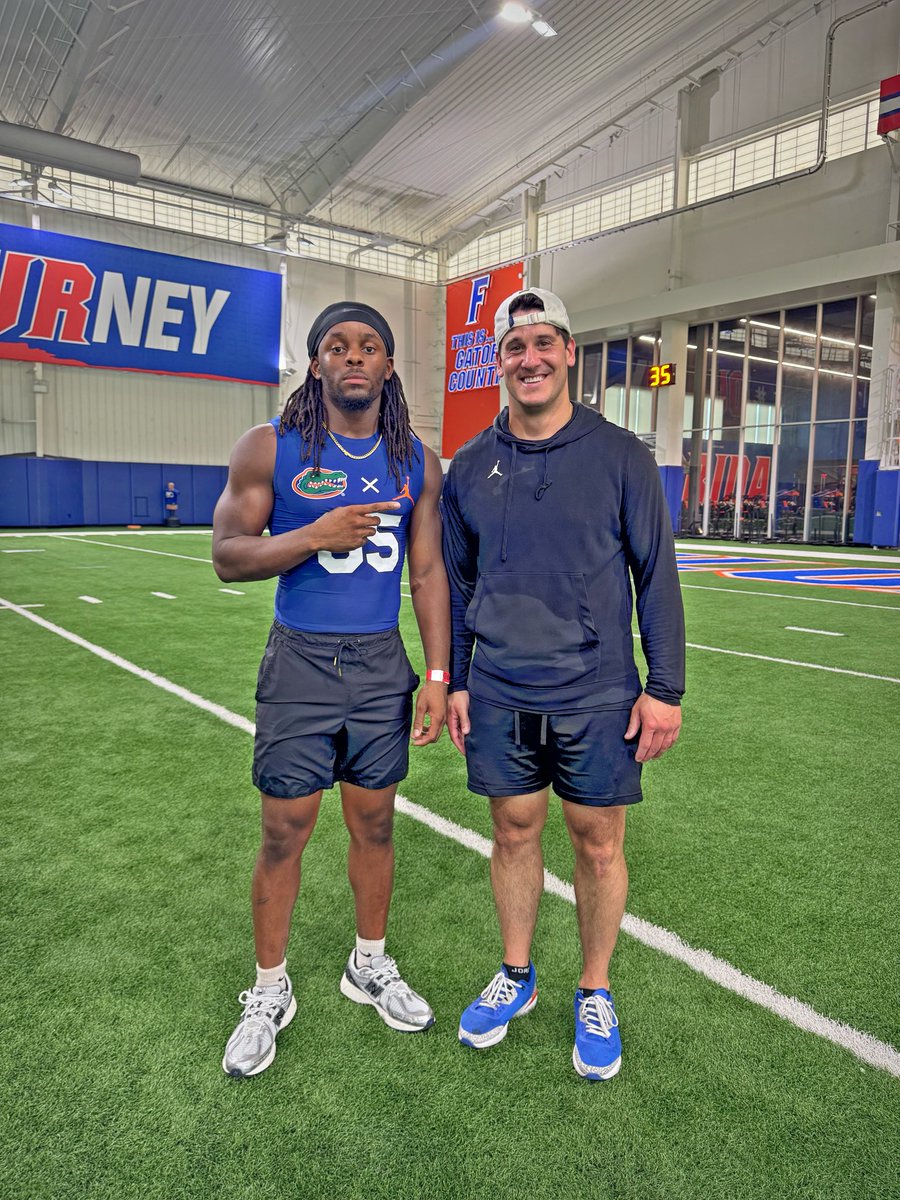 calebyoungjr_2's tweet image. Appreciate you @CoachJuluke & @vsunseri3 for inviting me to camp today and giving me the opportunity to compete and get better !!🐊
@BuchholzFB @CoachChuckB
@Coach4WR @ReidFlem40 @44_young
@LanceEtelkozi @CoachSpeedWork @PrepRedzoneFL @NP_Florida @RAWE_RECRUITS @H2_Recruiting