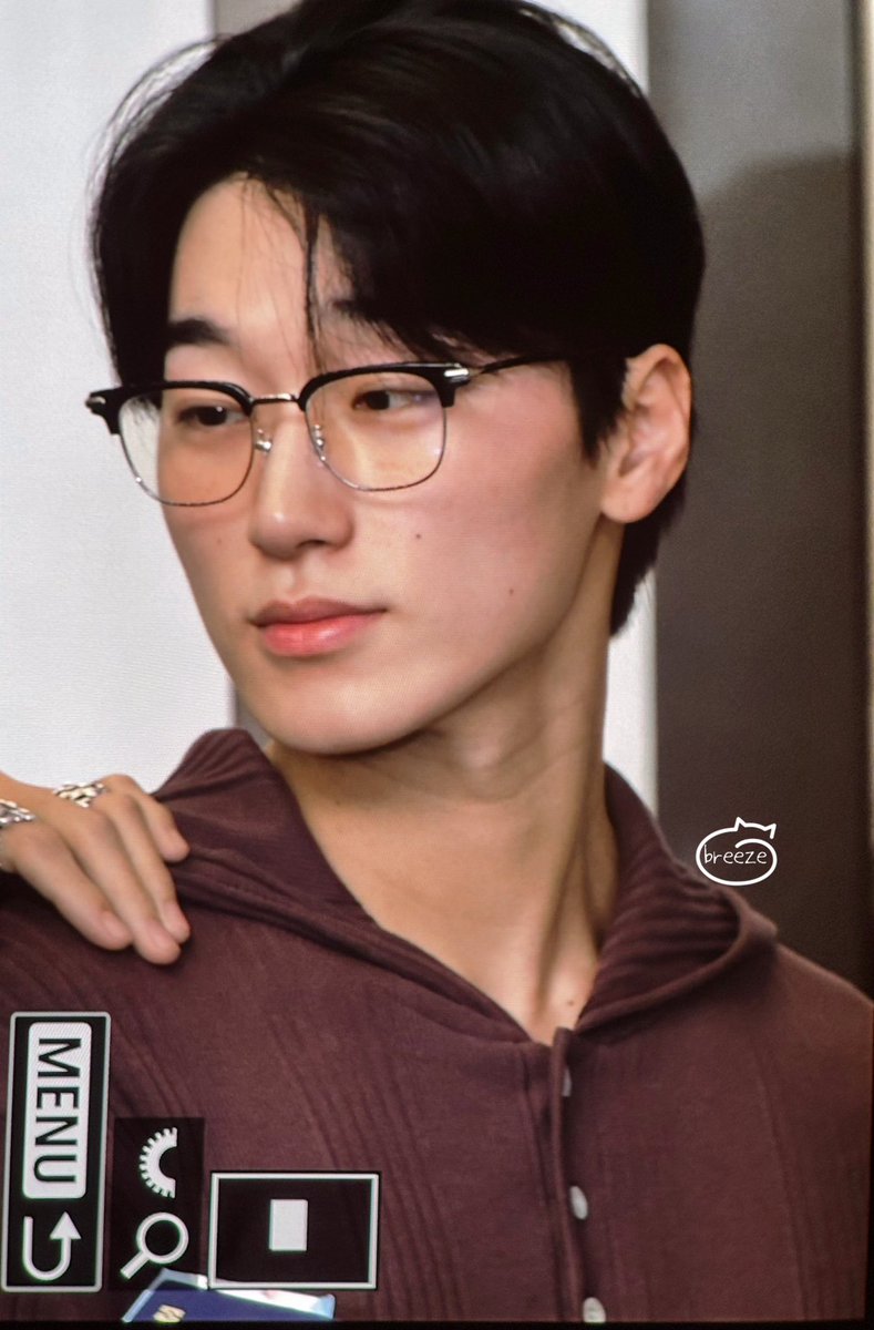 he cant be real theres no way…….