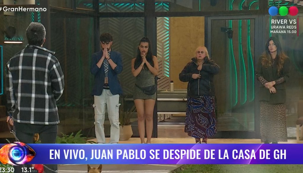 DEVI SE FUE RE ENOJADO LLORANDO TRAICIÓN (sin razón alguna porque el que le dió CUATRO VOTOS y lo metió en placa fue ulises) 

#GranHermano