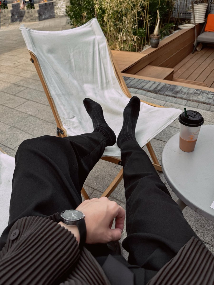 巴黎四季的风，永远吹不到北京的胡同，大栅栏的豆汁儿，搭不上埃菲尔的牛排。