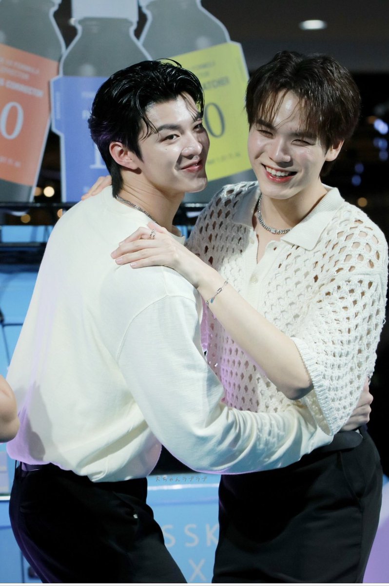 nunanumnim_ispr's tweet photo. รอวันที่มีเคมีที่เหมาะสมกันดั่งนิยายขนาดนี้ จะวนกลับมาคู่กันให้เราเหนหน้าจอนะ ส่วนหลังบ้านเค้ายังซับพอร์ตกันดีเสมอเพราะคนพี่ดันหลังน้องตลอด  เคมีดีขนาดนี้ทำซีรีย์ได้อีกหลายเรื่อง ทำโปรเจคได้หลายโปรเจคเลย นายทุนชู้ตด่วน ฐานคู่แน่นมาก

ALWAYS LOVE MEENPING 

#แอเรียรักมีนปิงเสมอ https://t.co/WadZNTV0xT
