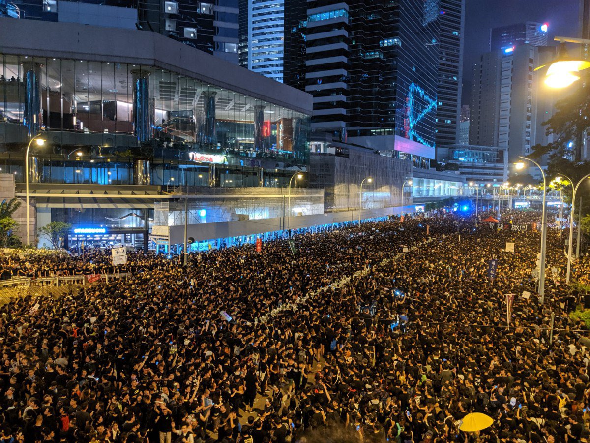 hkdnow1's tweet photo. 6 years ago, 2.01 million came together to protest against the Extradition Bill. People also commemorated for Ling-kit Leung, who used his life to call everyone to come to the street.
It was the biggest protest Hong Kong had ever had.

#FreeHongKong #HKProtest #LeungLingKit https://t.co/i1mHIrQEdi