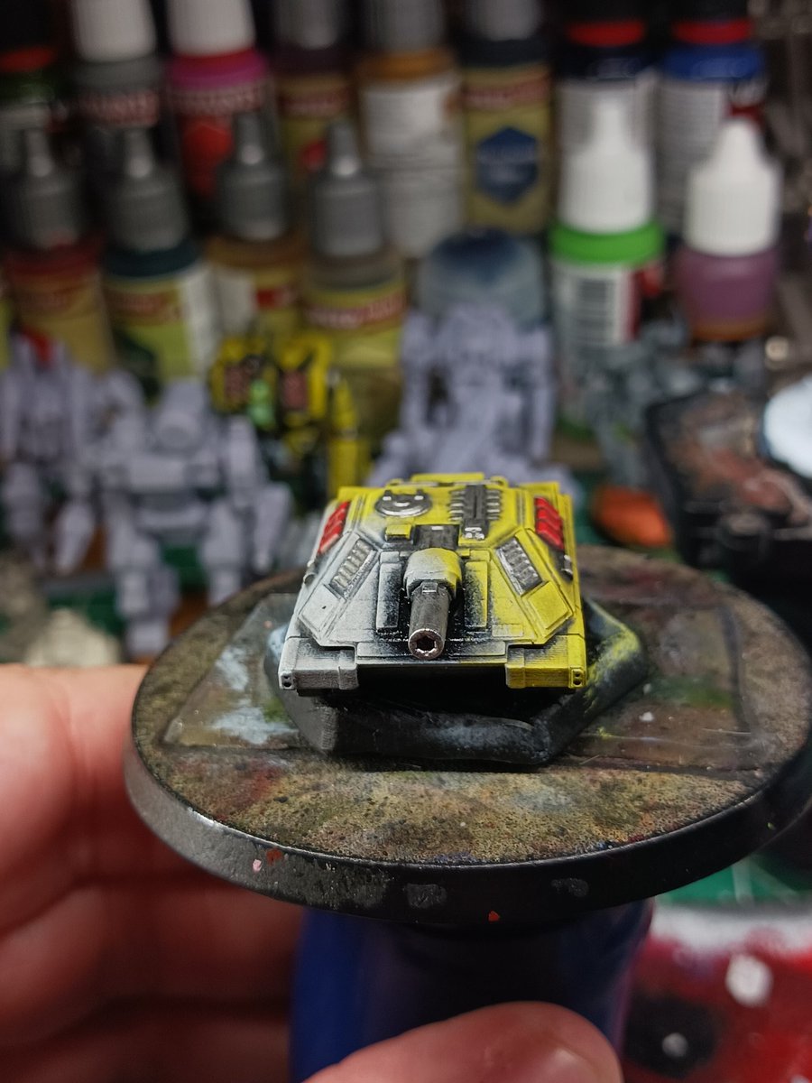 TheHappyHereti1's tweet photo. Oil washed a Dawn Guards Predator tank destroyer this evening. Printed out a couple of these a while back and never did anything with them. They're now going to join my hodge podge regiment.

#battletech #paintingminiatures #miniaturemodelmaking #Wargaming https://t.co/vAjW4tOa08