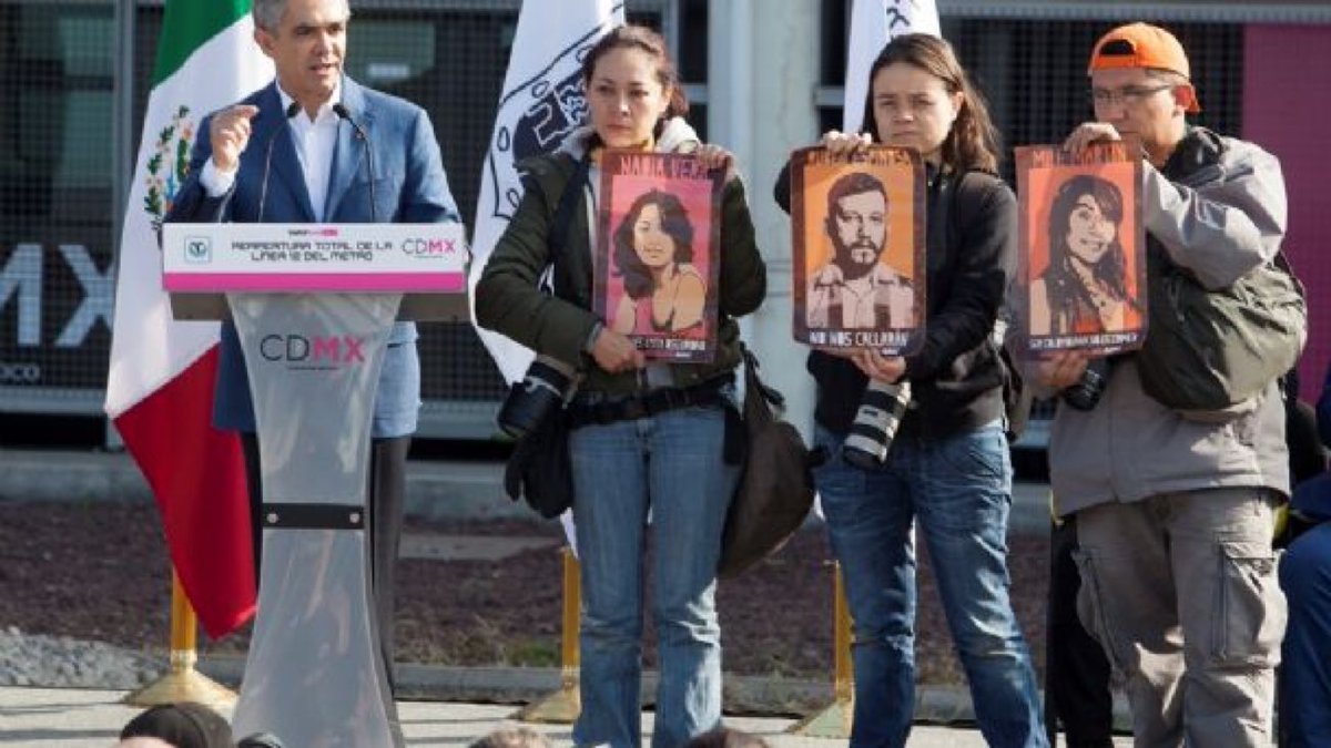 epigmenioibarra's tweet photo. CDMX
2015
Cinco personas (dos habían huido de Veracruz por amenazas) son torturadas y asesinadas en un departamento de la colonia Narvarte. La CDH capitalina denunció fallas graves y omisiones en la investigación, así como criminalización de las víctimas.
#NiPerdonNiOlvido https://t.co/KiWUK8EyTk