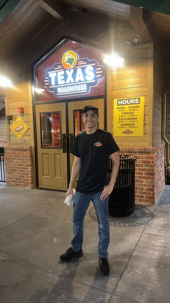 Hoy fue el primer día de trabajo en la
vida de mi Fer, y en este mismo día mi Luis es ascendido a Manager en su trabajo!
SOY EL PADRE MÁS ORGULLOSO Y AGRADECIDO!