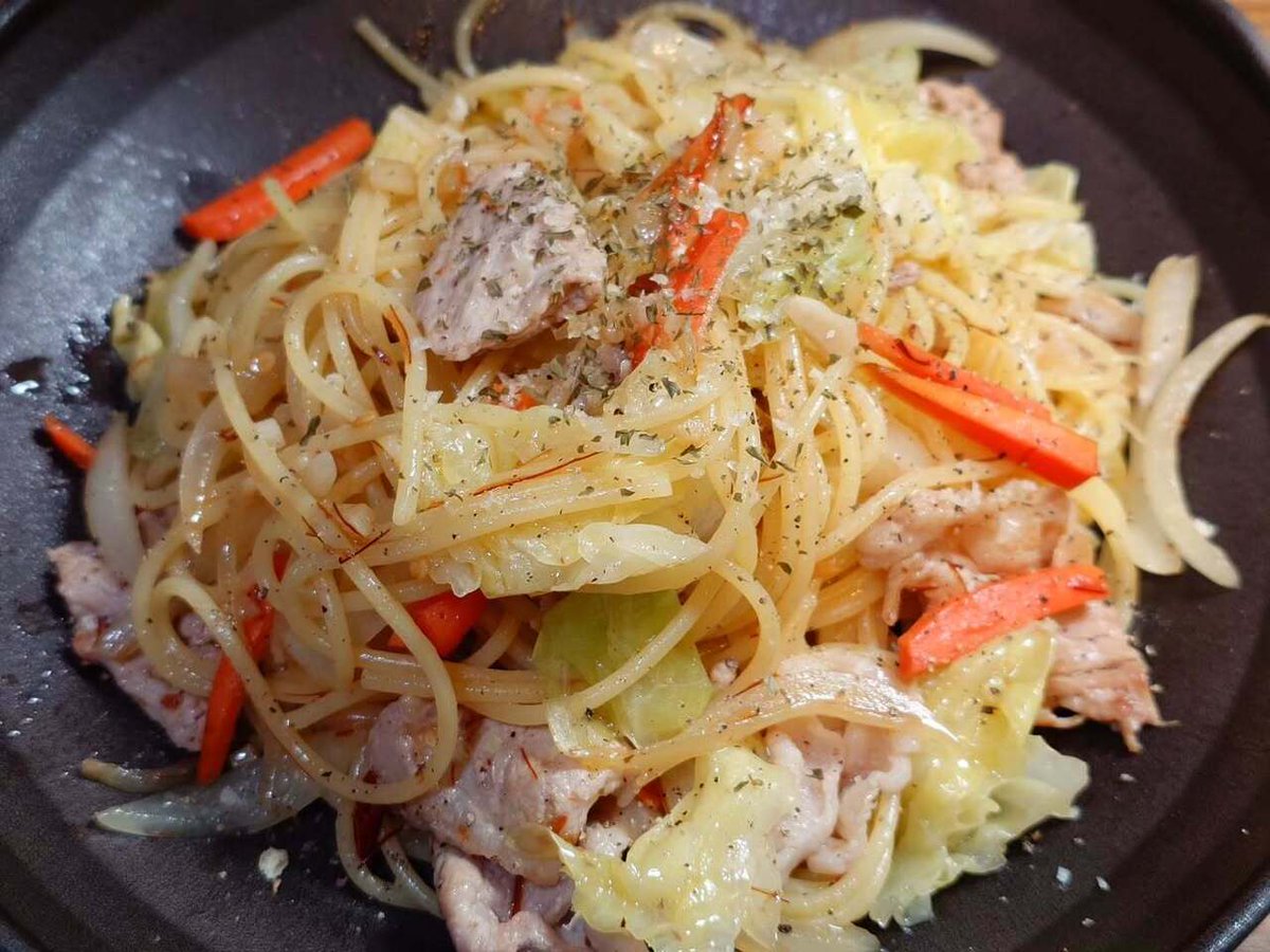 takephoto's tweet image. #豚肉とキャベツのペペロンチーノ #pork #cabbage #agliooliopeperoncino #spaghetti #pasta #lunch #mealathome #cooking #takekitchen #japanesefood #instafood #ランチ #昼食 #昼ご飯 #昼ごはん #昼飯 #おうちごはん #自宅飯 #料理 #料理男子 #料理好きな人と繋がりたい #料理記録