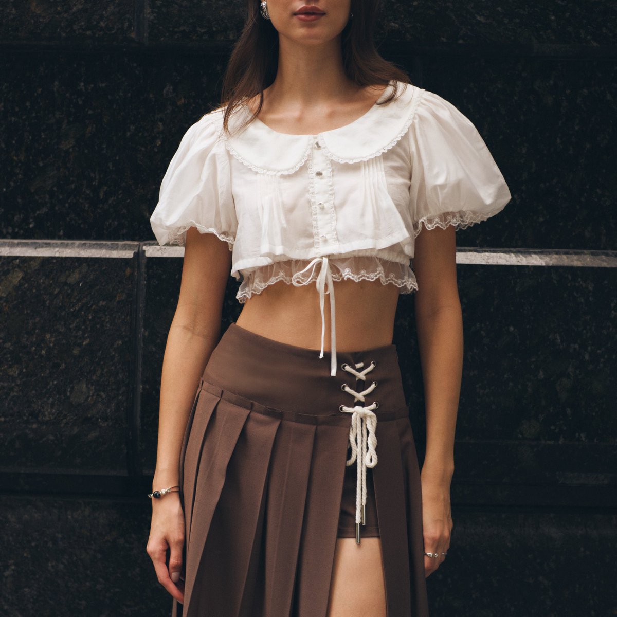 mitruniverse's tweet image. Memo Doll Crop Top เสื้อครอปดีไซน์ใหม่จากคอลเลคชั่น Work Lifetime 🖇️ ให้สาวๆ ได้สนุกกับการแต่งตัวไปทำงานให้มั่นใจตั้งแต่ AM-PM

ดีเทลน่ารักด้วยคอปกและลูกไม้ที่มีความวินเทจเบาๆ 💚

2 สีให้เลือก : White, Green
พิกัดลุค : s.lazada.co.th/s.Cb8Qw

#Mitr #Workwear #Workoutfit