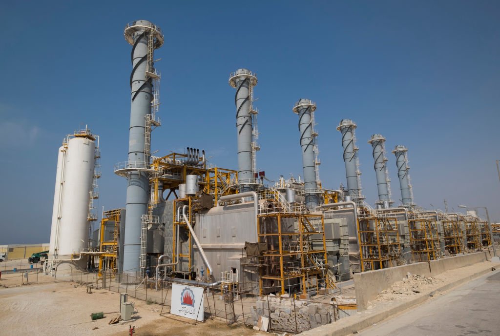 thoughtsnanaly1's tweet image. **Iran’s Main Gas Field and Oil Infrastructure**

Israel attacked Iran’s South Pars gas field on Saturday, the first strike on Iran’s oil and gas sector, aiming to prevent Tehran from developing nuclear weapons. 

Iran partially suspended gas production at South Pars, part of the…