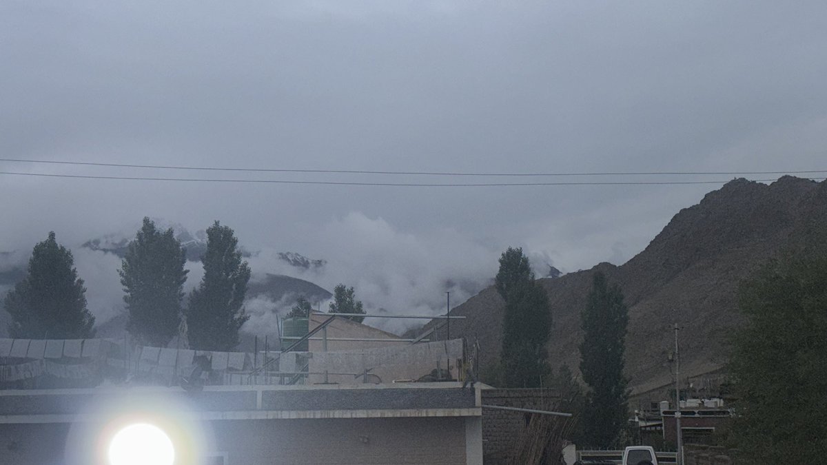 metcentreleh's tweet image. Weather Forecast LADAKH
Rain/Snow( over peaks) occurred at many places during past 24hrs.
Currently, is cloudy at most places with Rain in some areas
饾悈饾惃饾惈饾悶饾悳饾悮饾惉饾惌
饾悡饾惃饾悵饾悮饾惒: Cloudy with Rain in some area
饾煆饾煐-饾煇饾煄饾惌饾悺: Fair to partly cloudy & warm
饾煇饾煆-饾煇饾煈饾惈饾悵: Cloudy/Rain