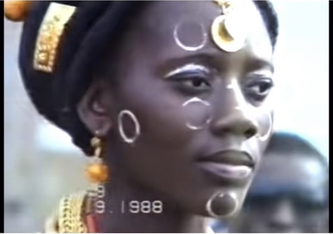 Joe7858Elie's tweet photo. Ebrié-Tchaman woman 1988 📸✨👸🏽
#Ebrié #tchaman #atchan #akanpeople #ivorycoast #gyaman #Ghana #cotedivoire https://t.co/SDzEaQ5QkB