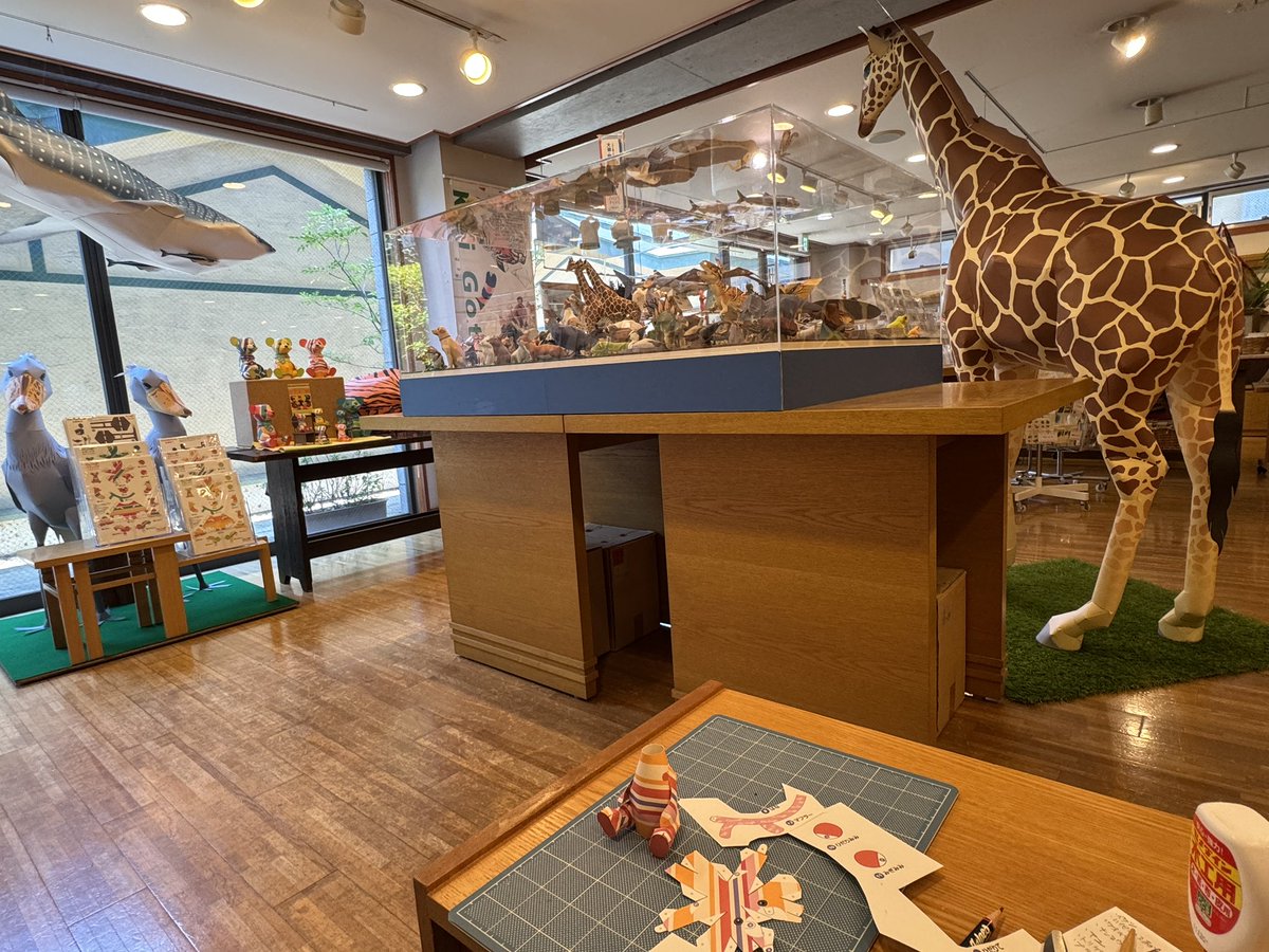 🐻始まりました🎉

ごとうけい紙工作展2025　～明日プラネテン～

【期間】20125年6月17日(火)～6月29日(日)
【場所】JMショップギャラリー
（重要文化財　自由学園明日館　敷地内）
　※ショップのみのご利用では入館料はかかりません。
　お気軽にお立ち寄りください。