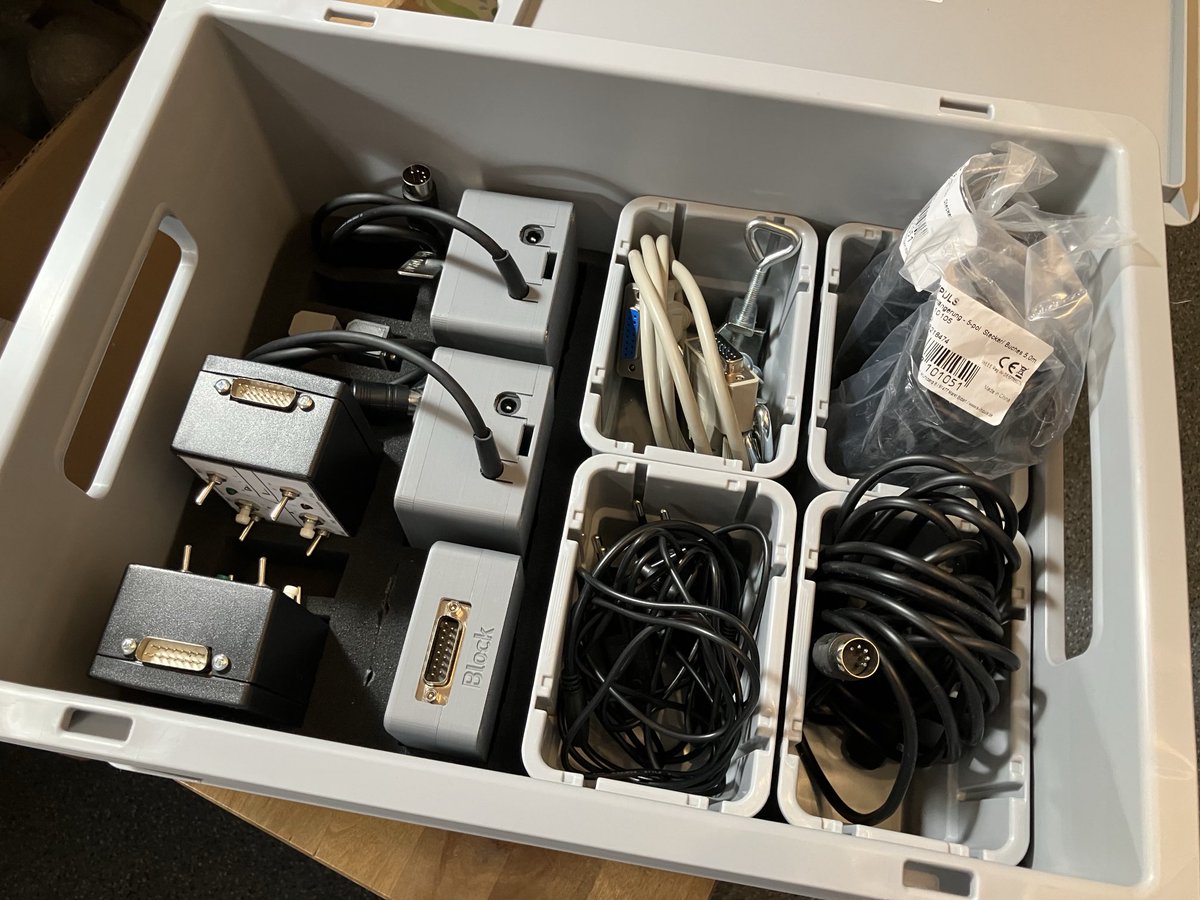 Man sollte Schaumstoffreste niemals einfach wegwerfen. Man weiß nie, wozu man sie noch mal gebrauchen kann! So ergibt sich gleich eine sichere Transportverpackung für die #Schlüsselsperren.