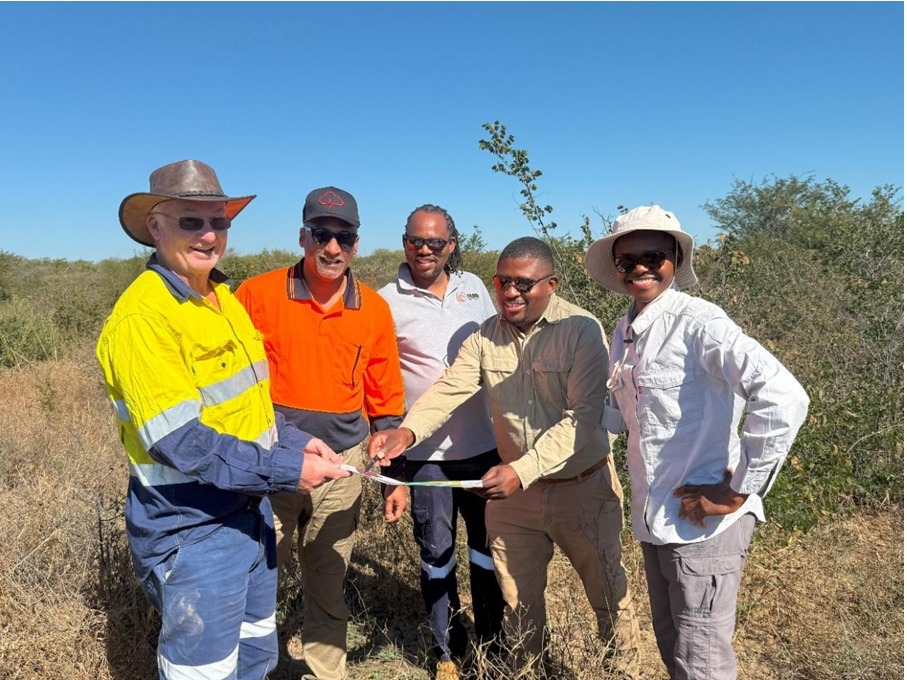 InitiatesM's tweet photo. #South32 agrees to extend strategic alliance agreement with #Noronex to #Botswana
https://t.co/Oj0JXeU9UD
#copper #KalahariCopperBelt #Namibia  #VictorRajasooriar #NicholasRead #ReadCorporate #BruceHooper

Activate to view larger image, https://t.co/2rsIiKzQGM