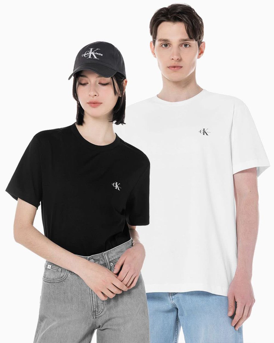 CK - Unisex  Relaxed Fit CK Logo SALE65%
〰️ คู่ละ 990฿ 〰️

‼️ คุ้มมาก ตกตัวละ 445฿ จากปกติตัวละ 1000+ ‼️
ในแพ็คได้เสื้อ 2 ตัว ( ขาว / ดำ )
size : อก นิ้ว
Xs 38” S 40” M 43” L 46” XL 48” 

✳️ CF Size &amp; จำนวนได้เลยค้า มัดจำด้วยใจ ของถึงไทยค่อยชำระนะค้า ⛔️ ห้ามยกเลิก หรือเททุกกรณี