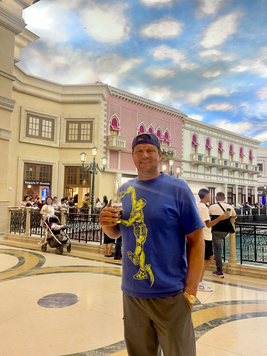 Feels weird walking around a mall with a beer.