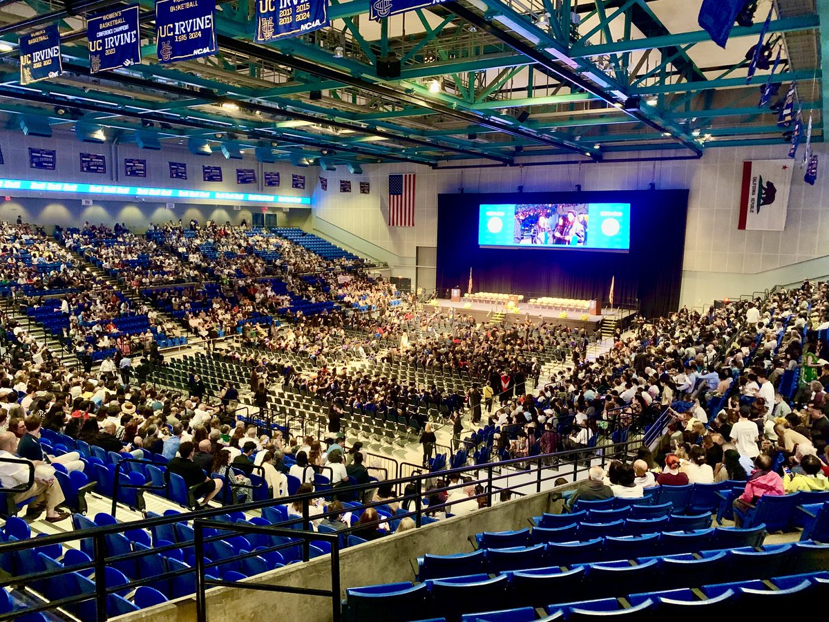 ucisocsci's tweet image. 💙💛And congrats to our newly minted Ph.D.s who were hooded by their mentors this evening! This concludes the commencement ceremonies for @ucirvine @ucisocsci, and we are so excited to welcome our new graduates to our ever growing Social Sciences Alumni Network. 💛💙