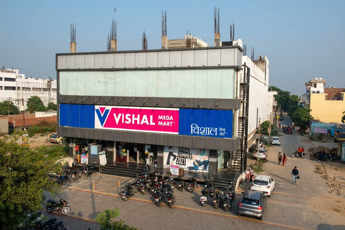 Vishal Mega Mart Promoters = PURE GREED.

✅ IPO: ₹8,000 Cr OFS – not a single rupee went to the company.
❌ Post IPO: Selling continues via 10% block deal at discount.
No growth plan. No promoter conviction. Just exits.
 Investors beware.

#StockMarket #VishalMegaMart