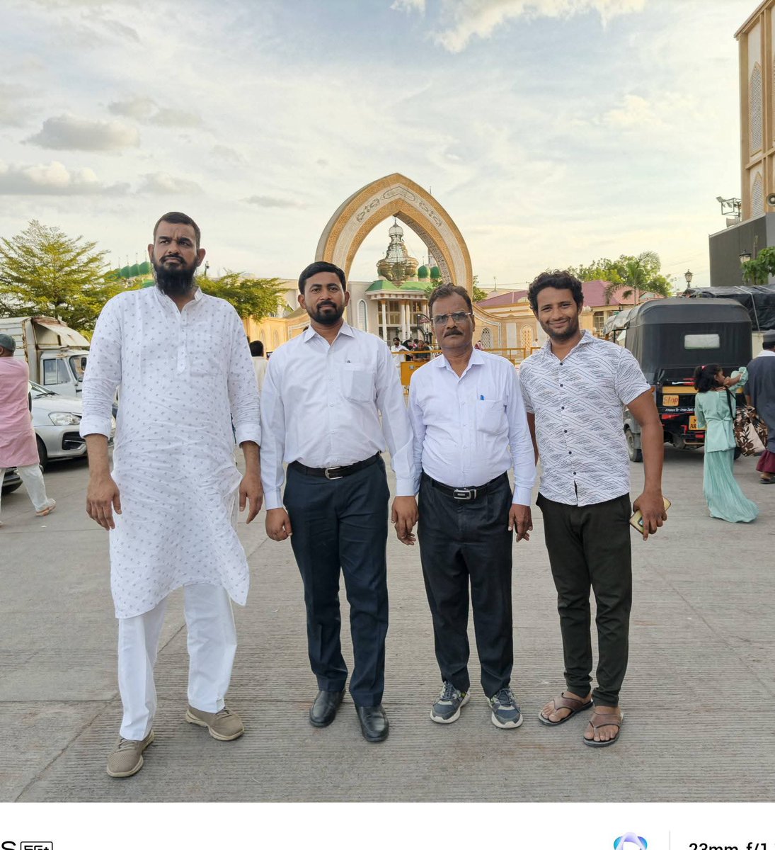 आज महाराष्ट्र के नागपुर में हज़रत बाबा ताजुद्दीन दरगाह के सज्जादा नशीन सैयद तालिब साहब से मुलाकात कर मौजूदा हालात को लेकर चर्चा हुई।