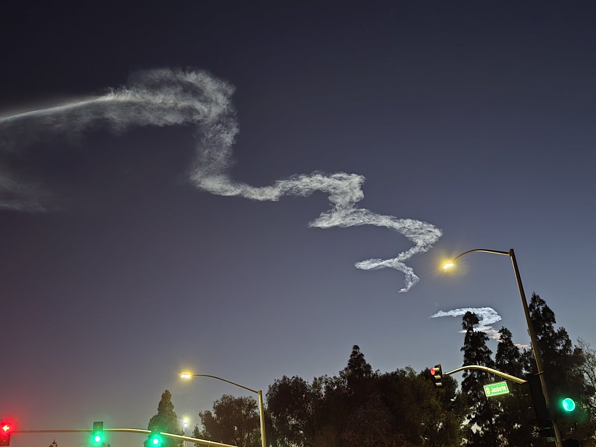 Ann_Supermonkey's tweet photo. @SpaceX @Starlink Ending effect https://t.co/iuZ05PCV3d