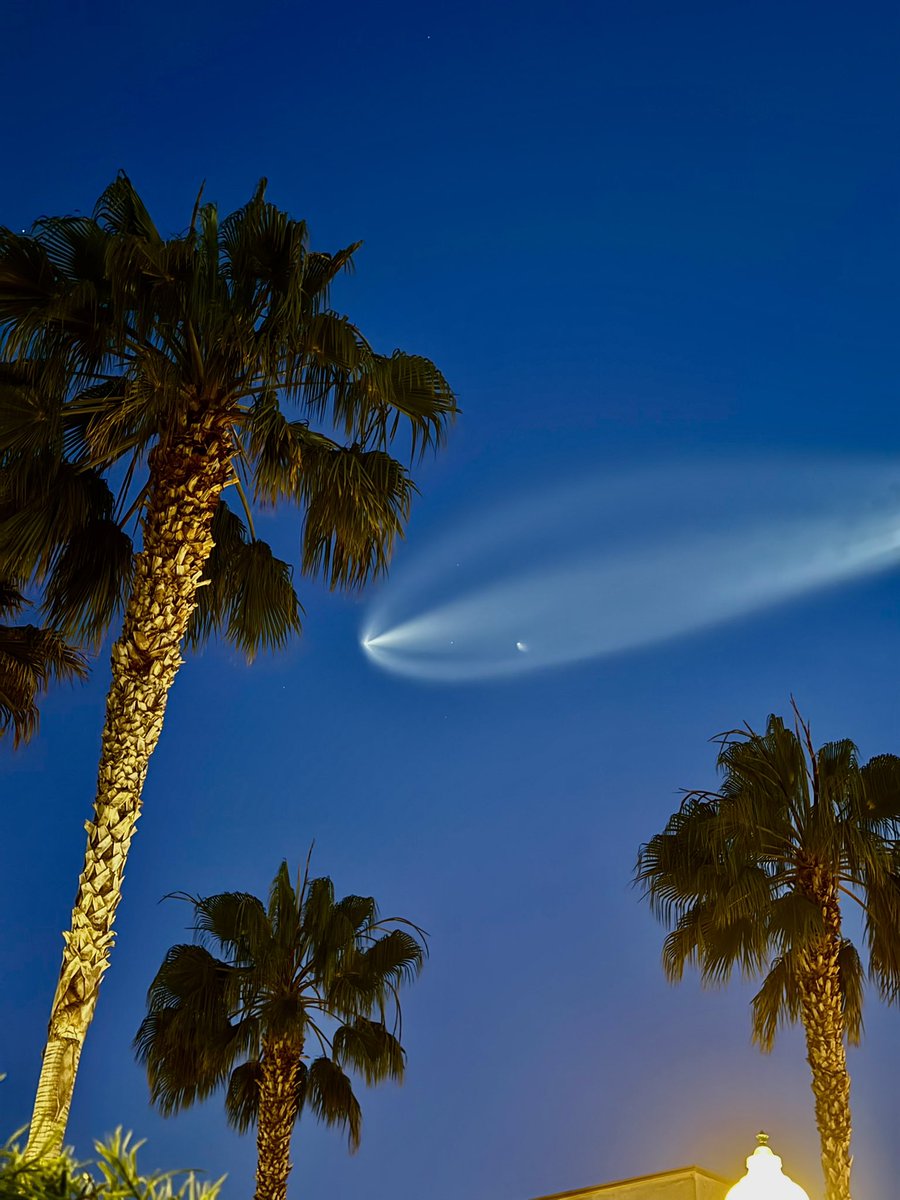IanCinnamon's tweet image. Gorgeous @SpaceX Falcon 9 launch seen from @ApexSpacecraft HQ in Playa Vista