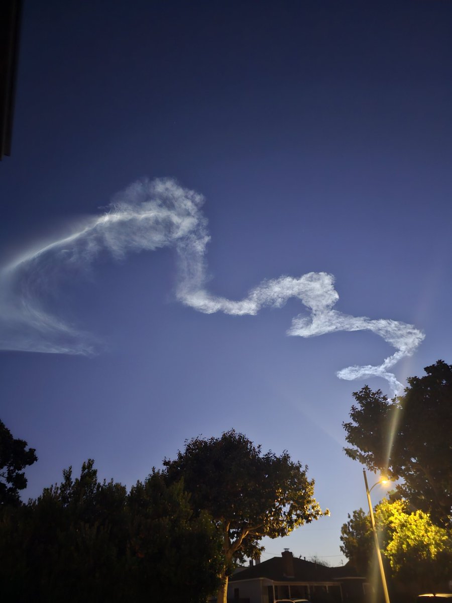 llcrabbie's tweet image. Stepping outside my doorstep to this will never get old. @SpaceX #starlink