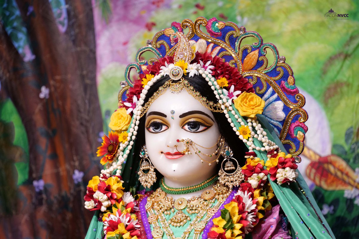 ISKCONPune's tweet photo. 🙏🏽Today's Darshan 📿 🗓17-06-2025🙏
🌷Sri Sri Radhavrindavanchandra🌷
🚩@ISKCONNVCCPune🚩
.
.
#ISKCON #ISKCONNVCC #ISKCONNVCCPune #ISKCONPune
#17thjune #17thjune2025 #Tuesday #Vrindavan
#Harinaamsankirtan #Radheshyamdas #Radheradhe
#Sankirtan #Kirtan #Mayapur #Prabhupada https://t.co/4Fk0r6RkxG