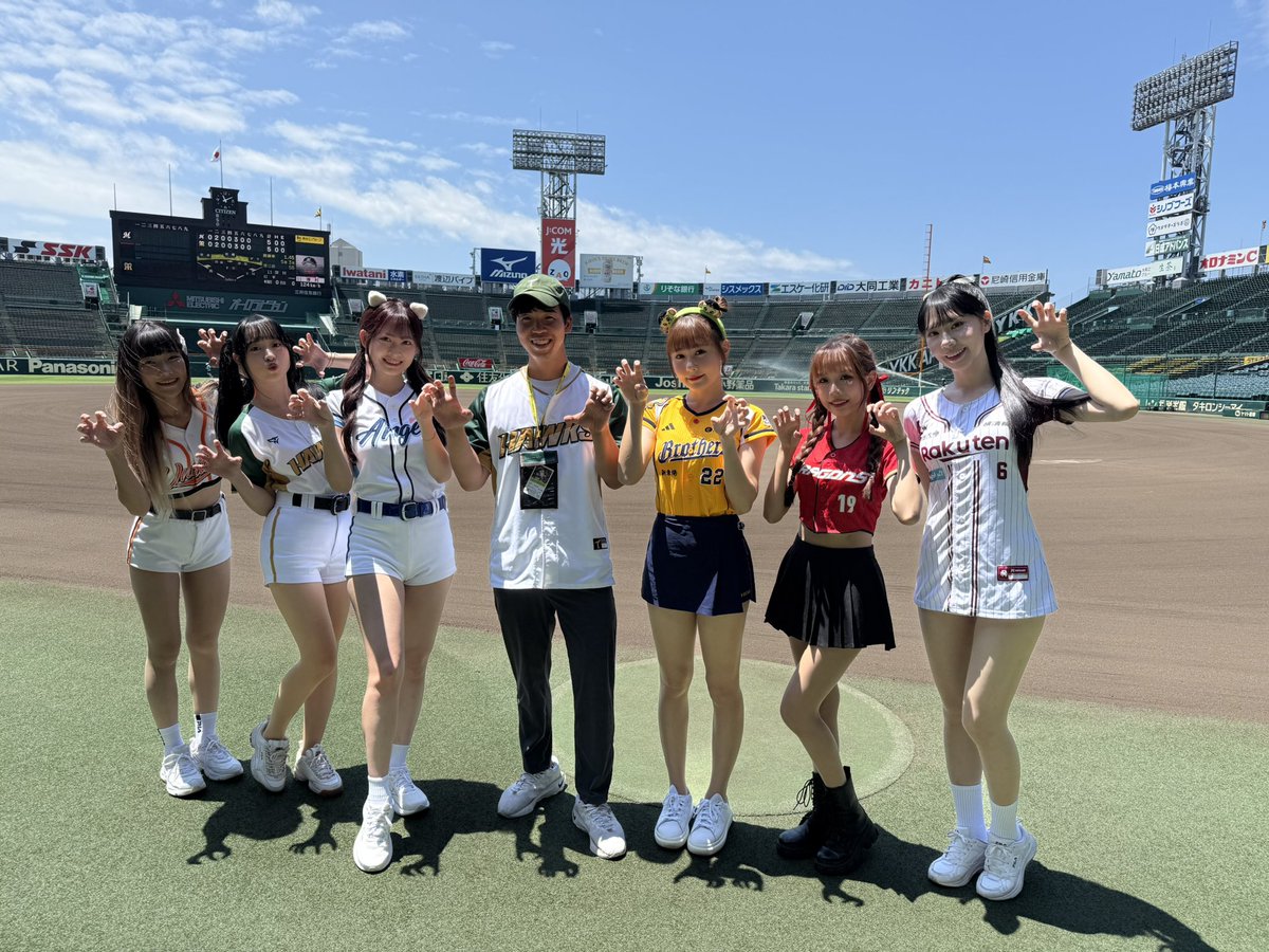 grapebmo's tweet image. 甲子園で台湾チアに囲まれる俺得イベントやってた