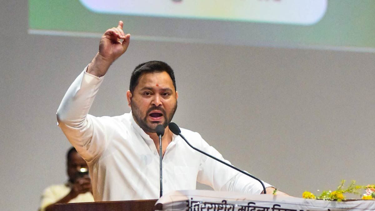IndianTechGuide's tweet image. 🚨 All the jobs in Bihar will be given only to the people of Bihar and not to outsiders; 100% domicile law will be implemented if we win the elections: Tejashwi Yadav.