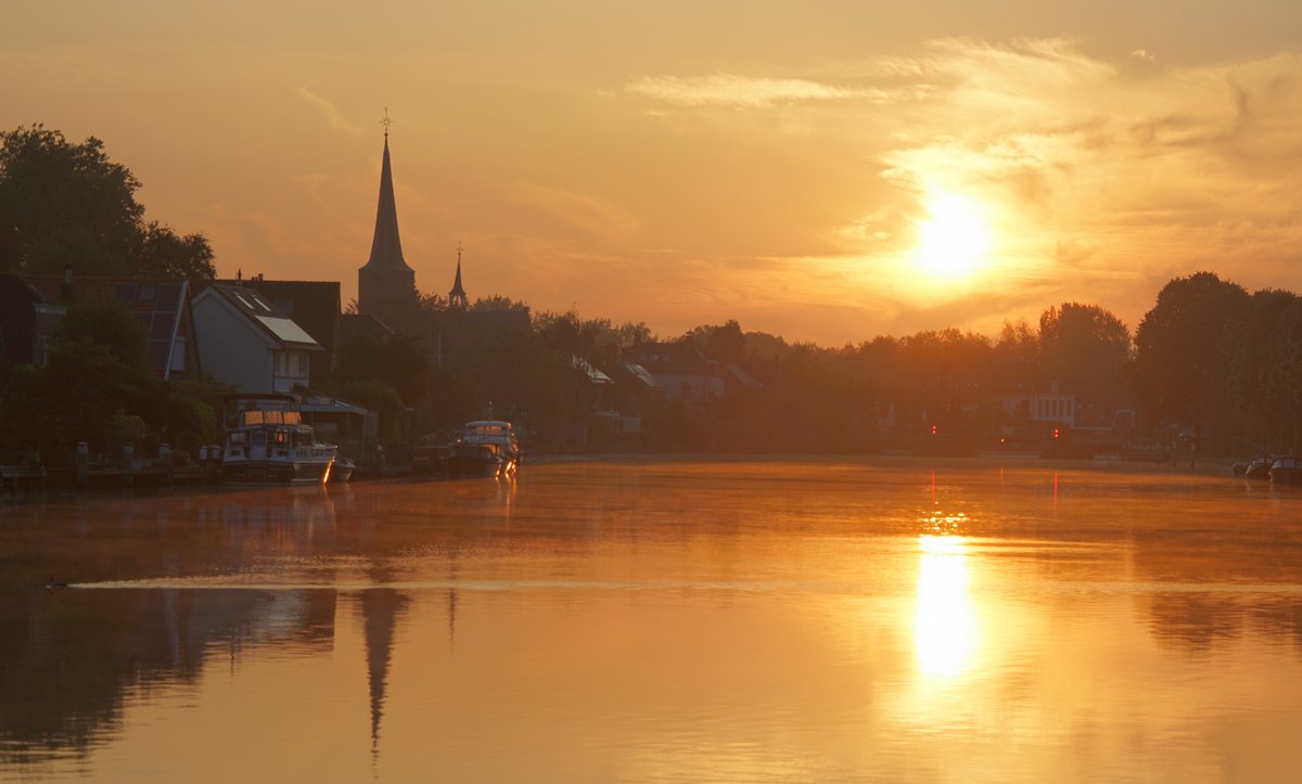 Mooie start, mist doordat er weinig wind is. <a href="/BuienRadarNL/">Buienradar</a> <a href="/onwukaa/">Amara Onwuka</a> <a href="/WilliamHuizinga/">William Huizinga</a>
